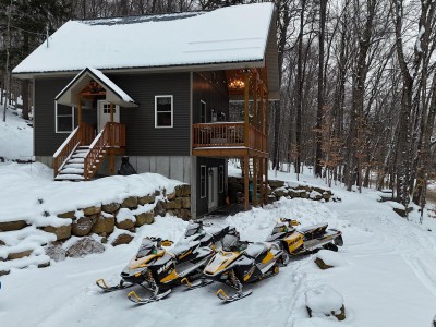 SNOWMOBILE TRAIL ACCESS, CLOSE TO TOWN & SKIING!!!