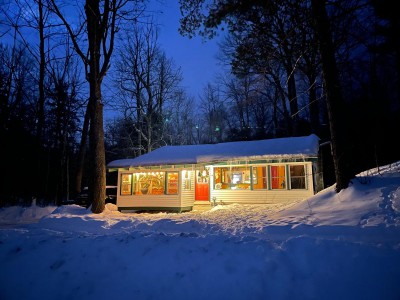 COZY CABIN W/ VIEWS, LAKE ACCESS AND HOT TUB