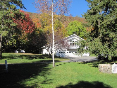 SPACIOUS APARTMENT ON LAKE GEORGE 