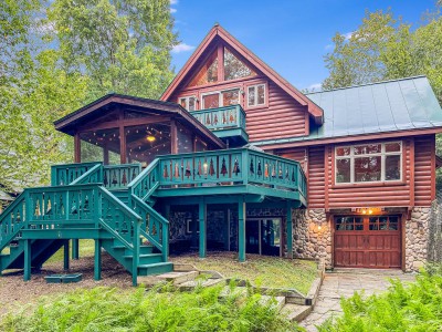 STUNNING WATERFRONT ADK LOG CABIN