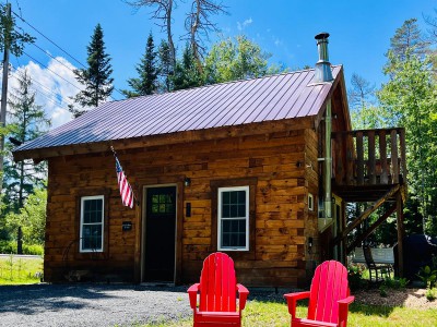 CHARMING FOUR-SEASON CABIN - CENTRALLY LOCATED