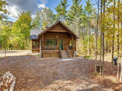 RIVERFRONT CABIN IN KEENE, WALK TO TOWN!