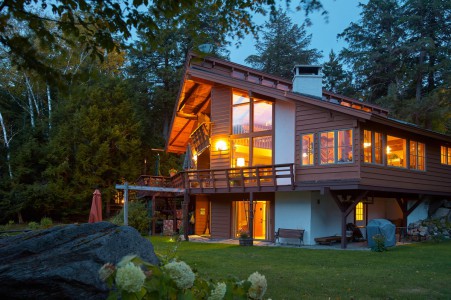 CONTEMPORARY HOME ON MIRROR LAKE