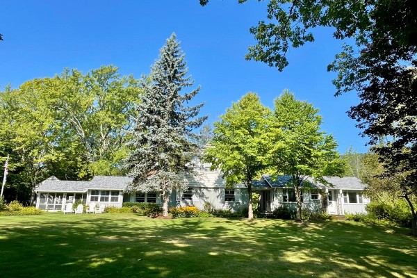 Front of house facing Lake George 