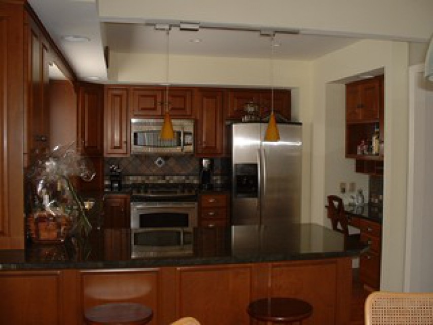 Large Modern Kitchen
