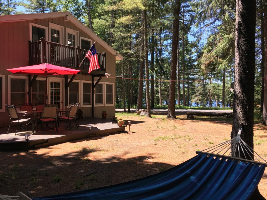 Relax in the shady hammock, with view of the lake.