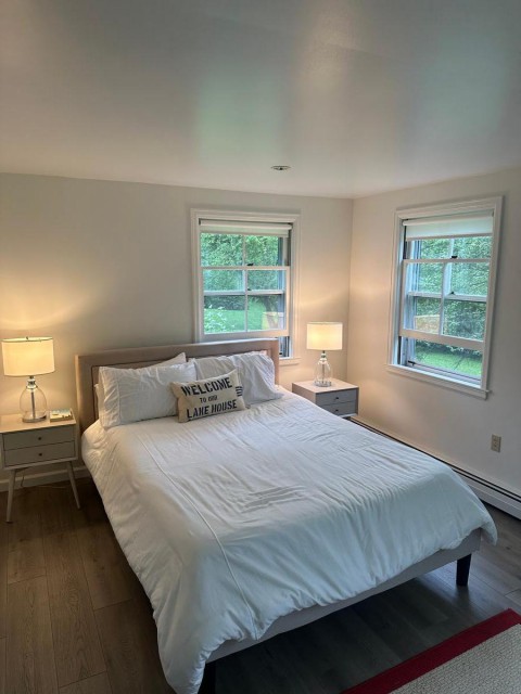 One queen bedroom in guest house facing lake