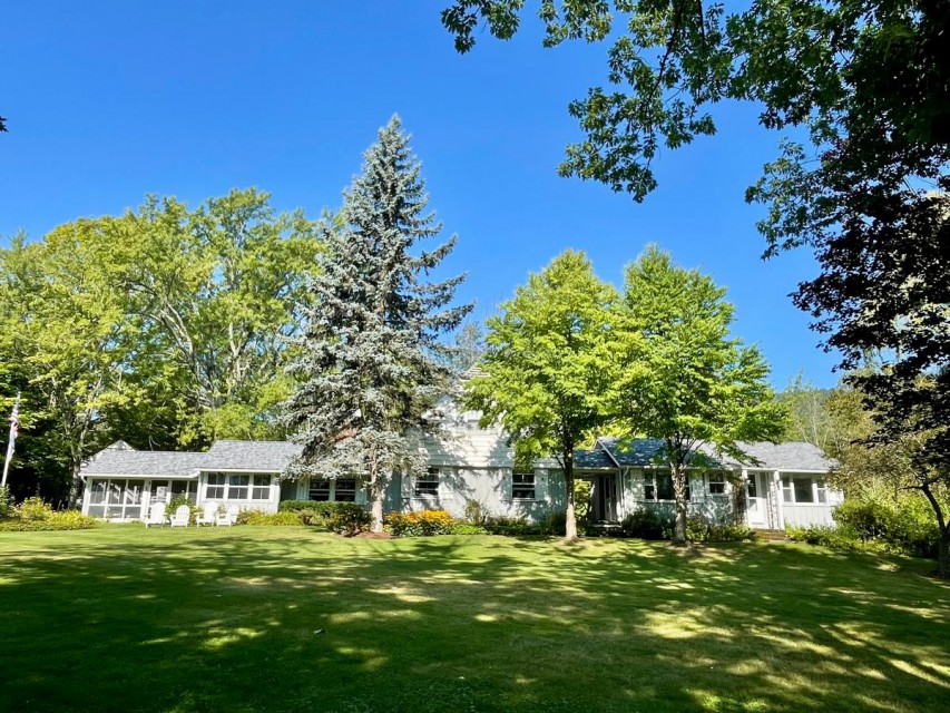 Front of house facing Lake George 