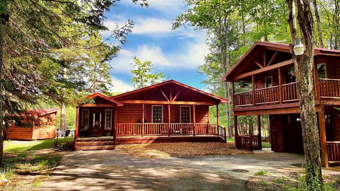 Main Cabin with Bunk House above parking