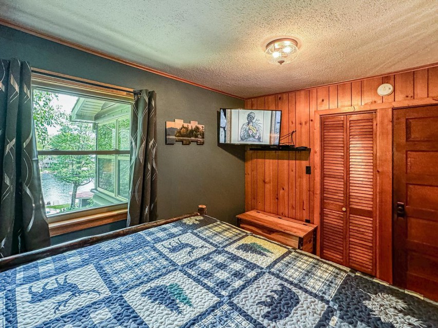 Guest Bedroom - Queen Bed