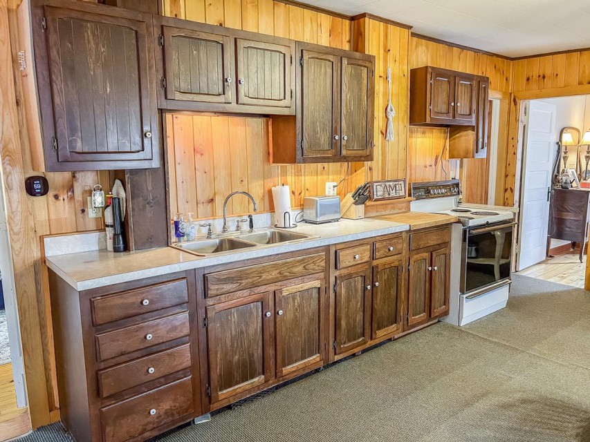 Kitchen/Dining Area Overlooking 4th Lake