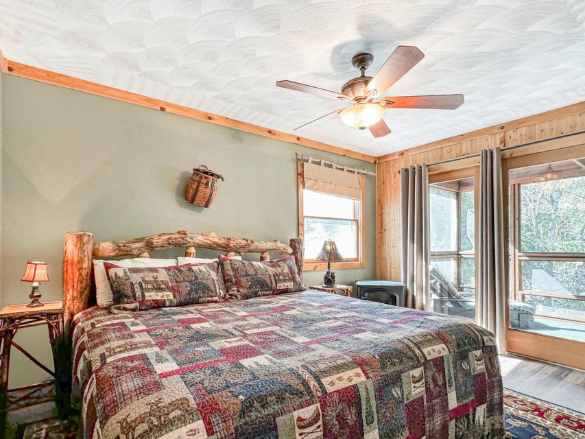 Upstairs Guest Bedroom - King and Smart TV