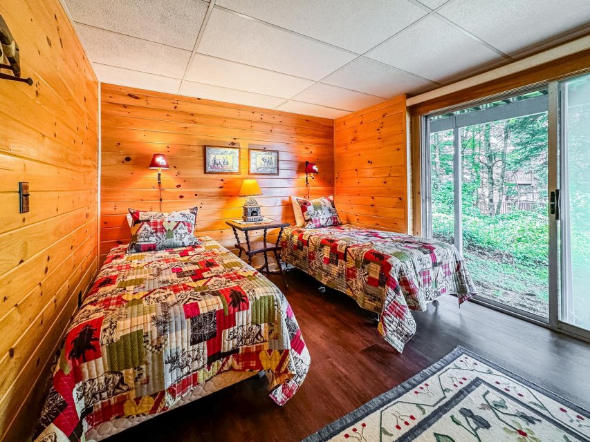 Lower Level Bedroom - 2 Twin Beds