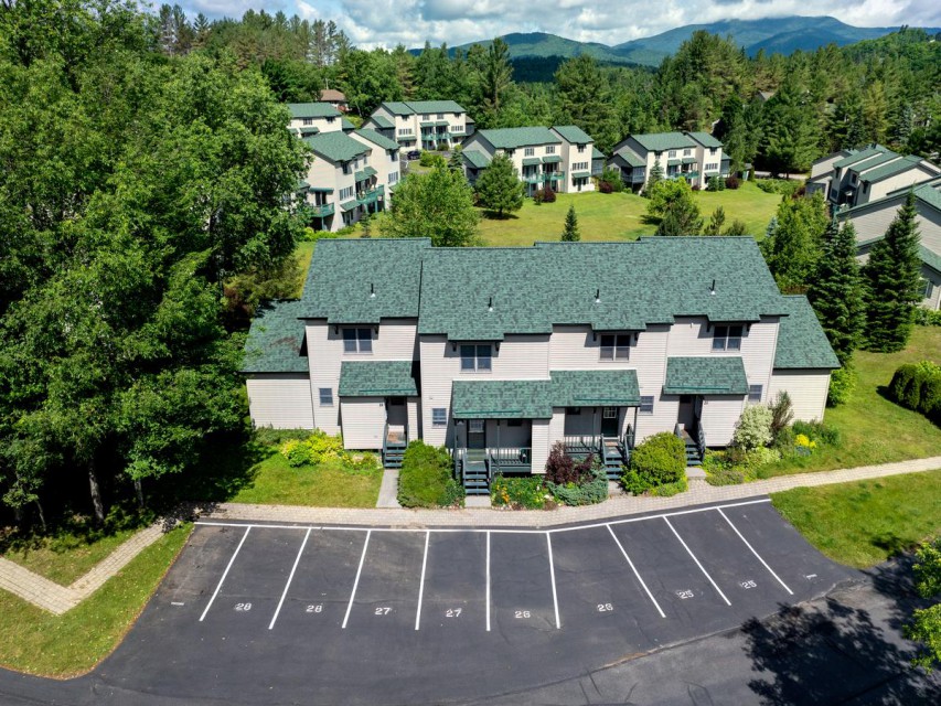 A nice drone shot, the townhouse is on the lower left! 