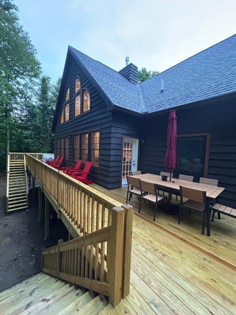 Expansive deck w/dining table, sectional, ADK chairs