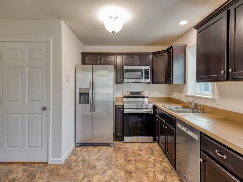 kitchen, full suite of appliances