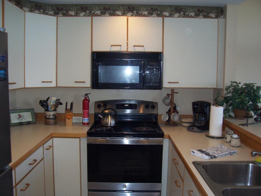 The kitchen, with mostly new appliances!