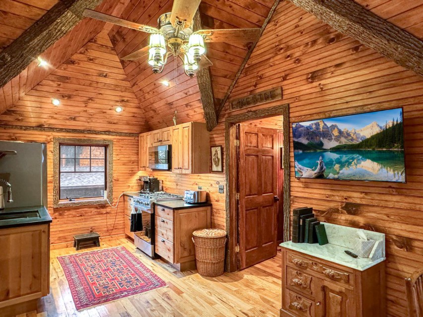 The Carriage House Cottage - Kitchen Area