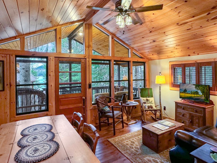 Treetop Cottage - Living Room