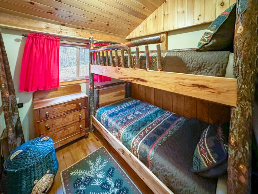 Treetop Cottage Guest Bedroom - Twin Bunk Bed