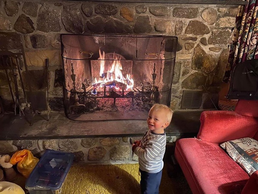 "LOOK, MOMMY!!  I MAKE FIRE ONE MATCH!!!"