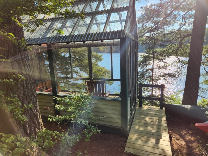 Wonderful screened tea house, sunset views of Loon Lake