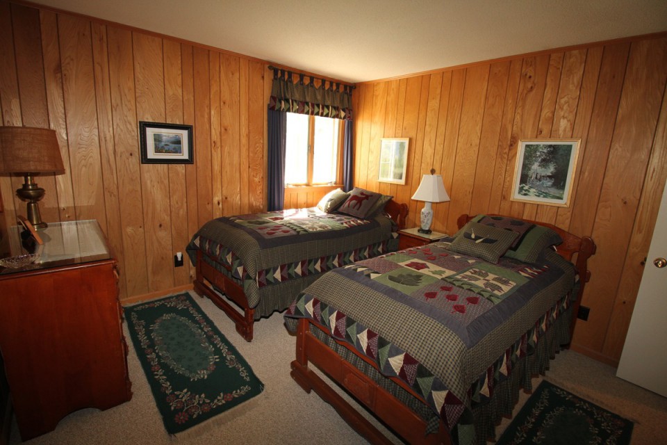 Twin bedroom on lower level