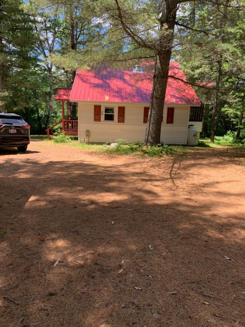 The Wind Song cottage and screened porch