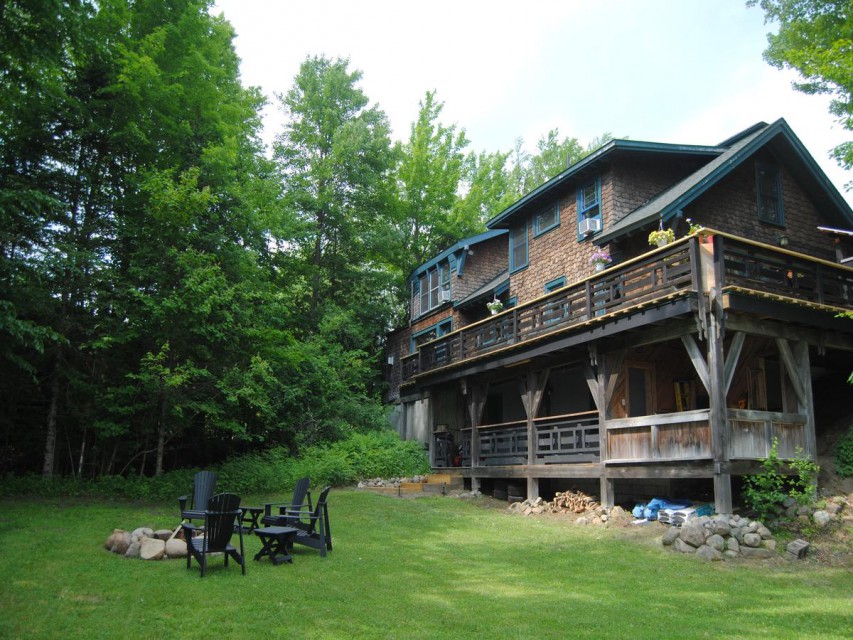 GREAT BACKYARD FOR BONFIRES AND OUTDOOR GAMES